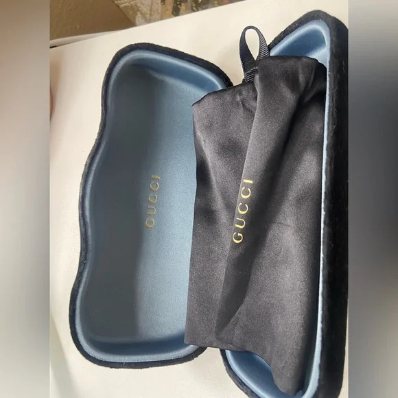 Gucci | Accessories | Gucci Black Velvet Sunglass Case  display picture 1